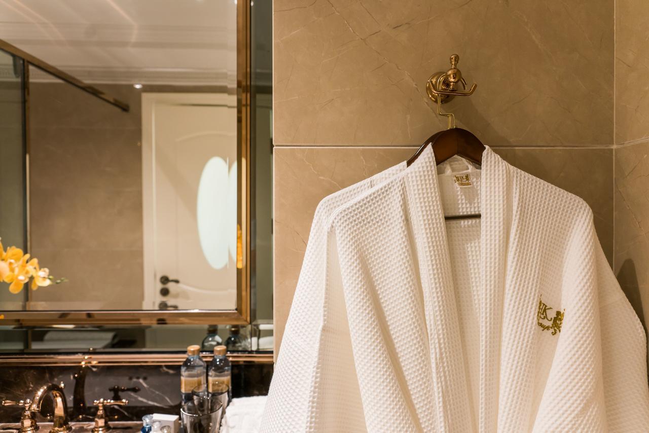 Lk Emerald Beach - Sha Extra Plus Pattaya Zewnętrze zdjęcie A bathrobe