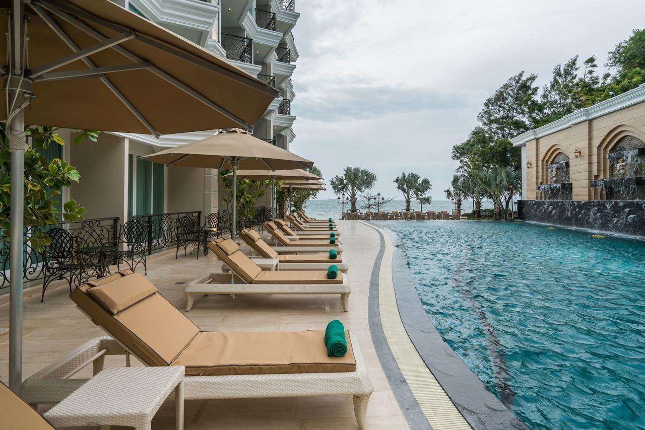 Lk Emerald Beach - Sha Extra Plus Pattaya Zewnętrze zdjęcie Pool at The Royal