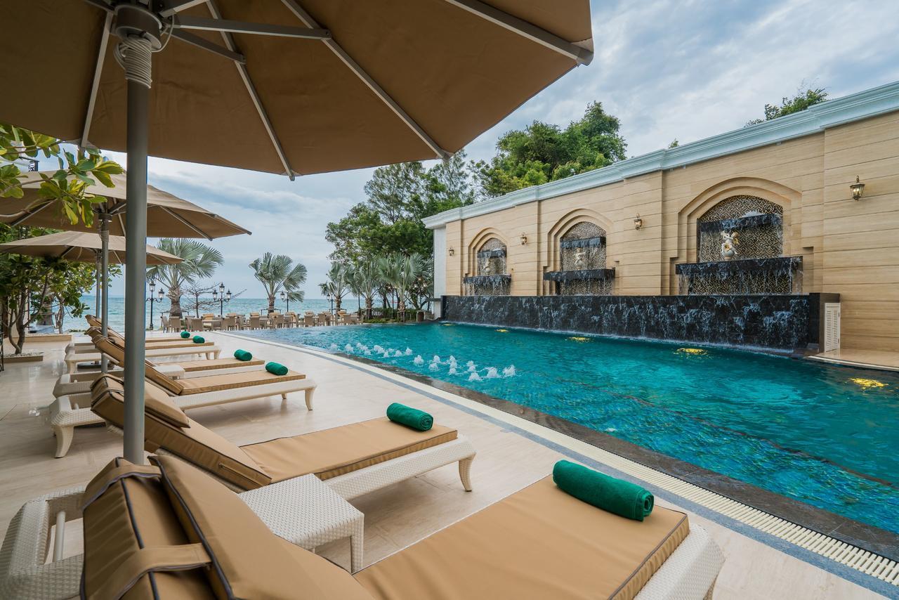 Lk Emerald Beach - Sha Extra Plus Pattaya Zewnętrze zdjęcie The swimming pool at the hotel