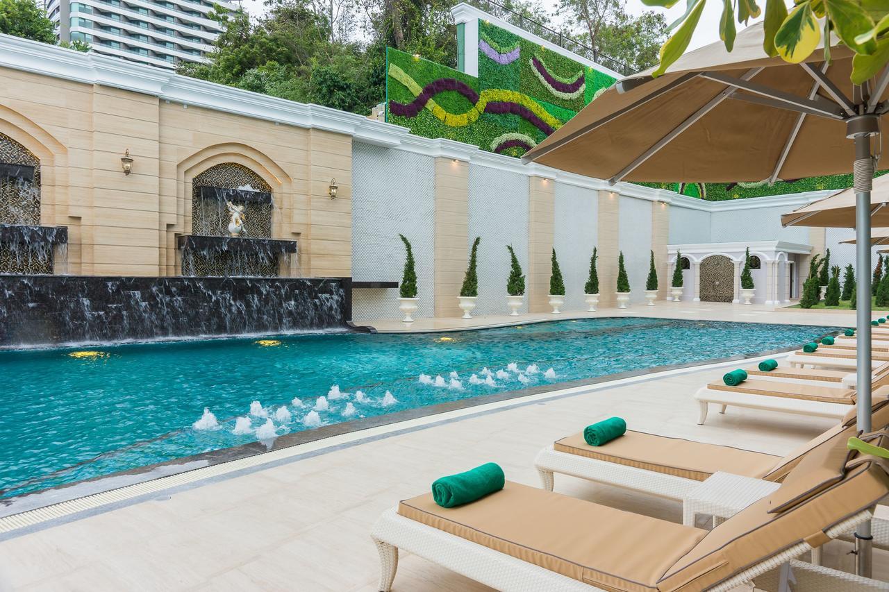 Lk Emerald Beach - Sha Extra Plus Pattaya Zewnętrze zdjęcie The swimming pool at the hotel