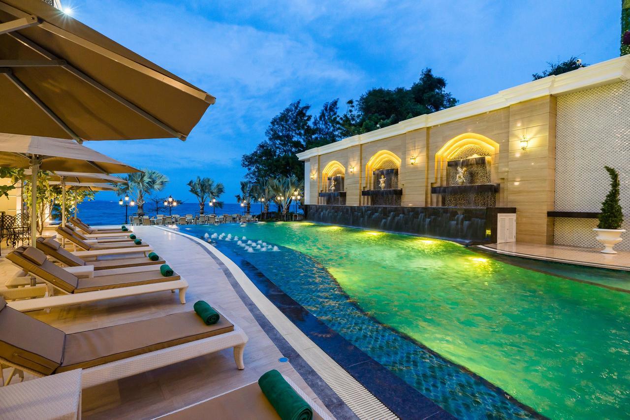 Lk Emerald Beach - Sha Extra Plus Pattaya Zewnętrze zdjęcie The swimming pool at the hotel